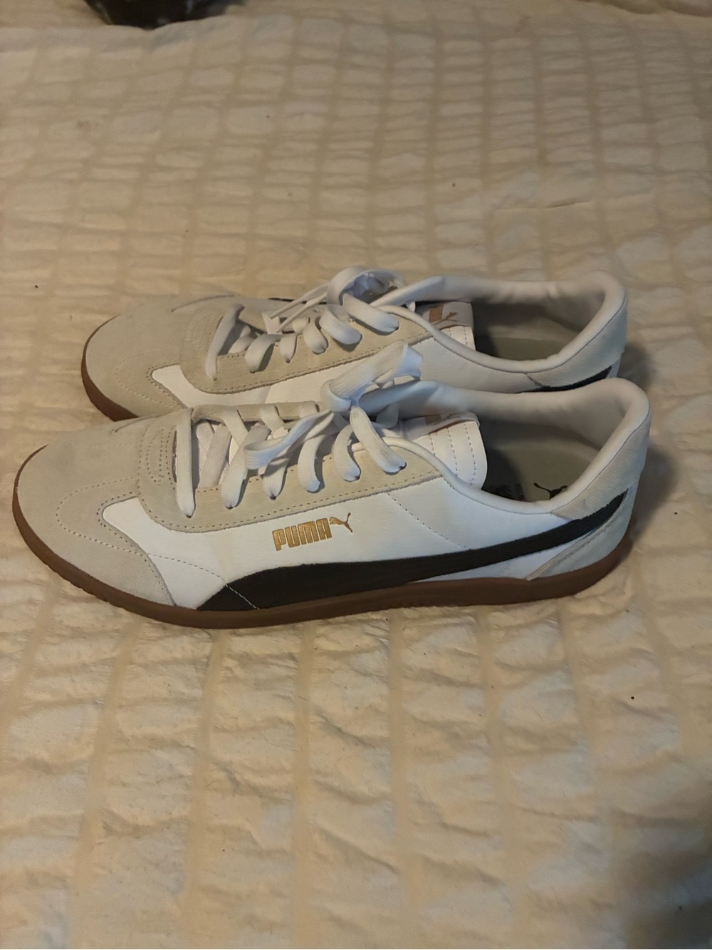 Puma White and tan Low-Top Sneakers with black stripe, Men’s 12